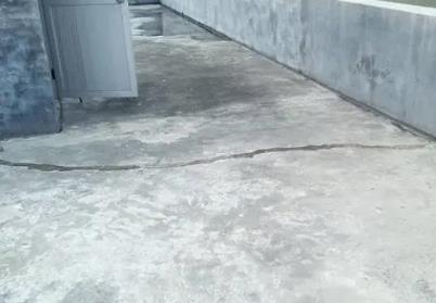 长海楼顶漏水维修公司分享下如何解决卫生间隐蔽部位漏水的问题?