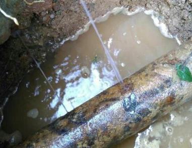 长海楼顶渗水维修公司分享下地暖漏水的原因及检测方法。